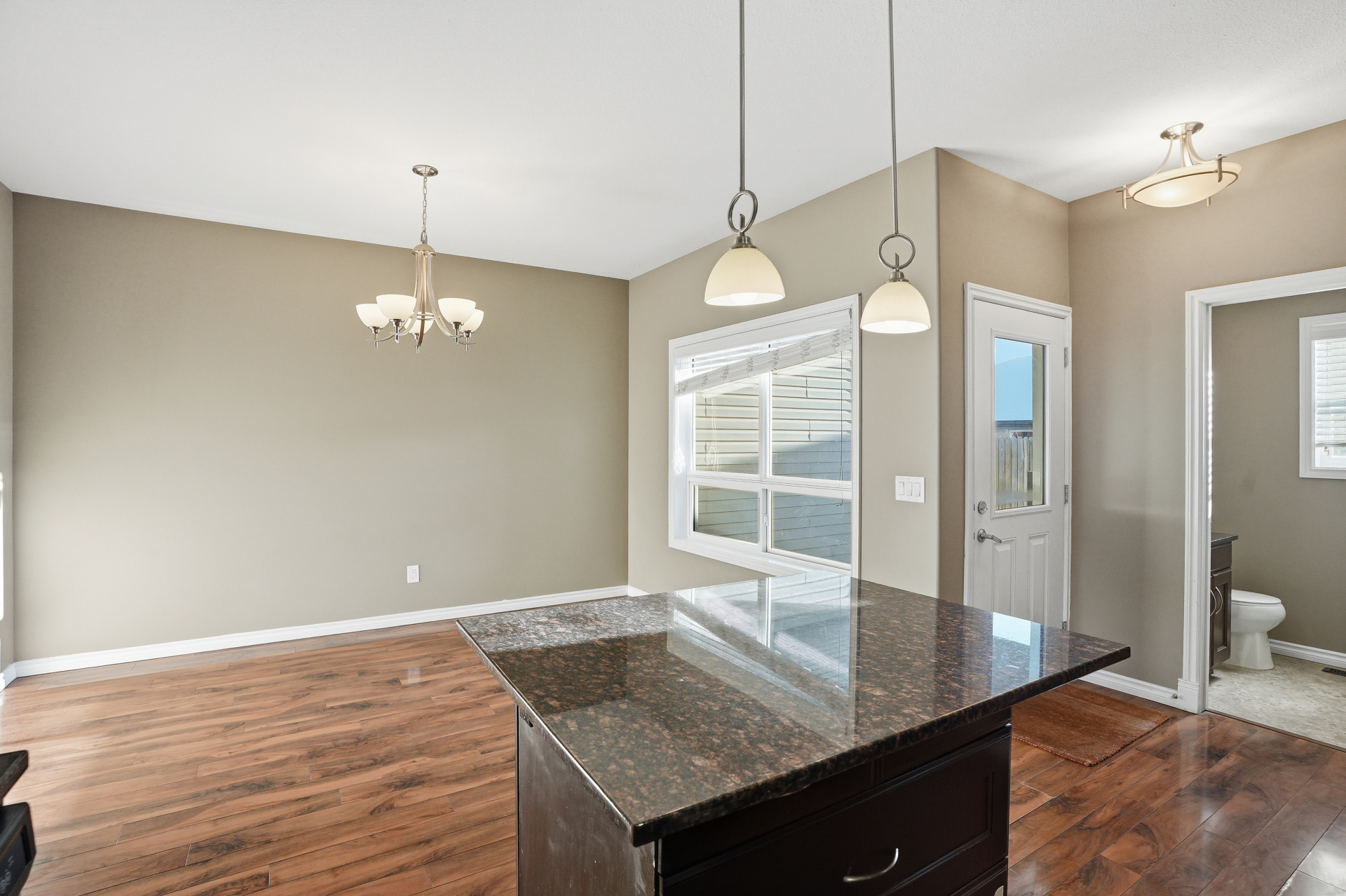 Willowgrove小学·带独立后院的3房联排出售·118 Shepherd Cres——林与唐地产 - 7